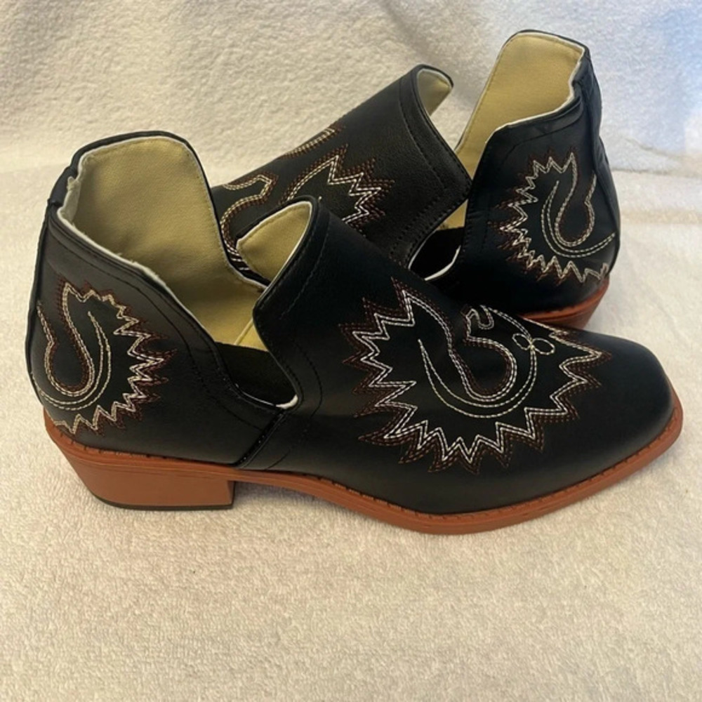 Western Ankle Boots Women’s US 6.5 Black Pull On Pointed Toe Block Heel NWT